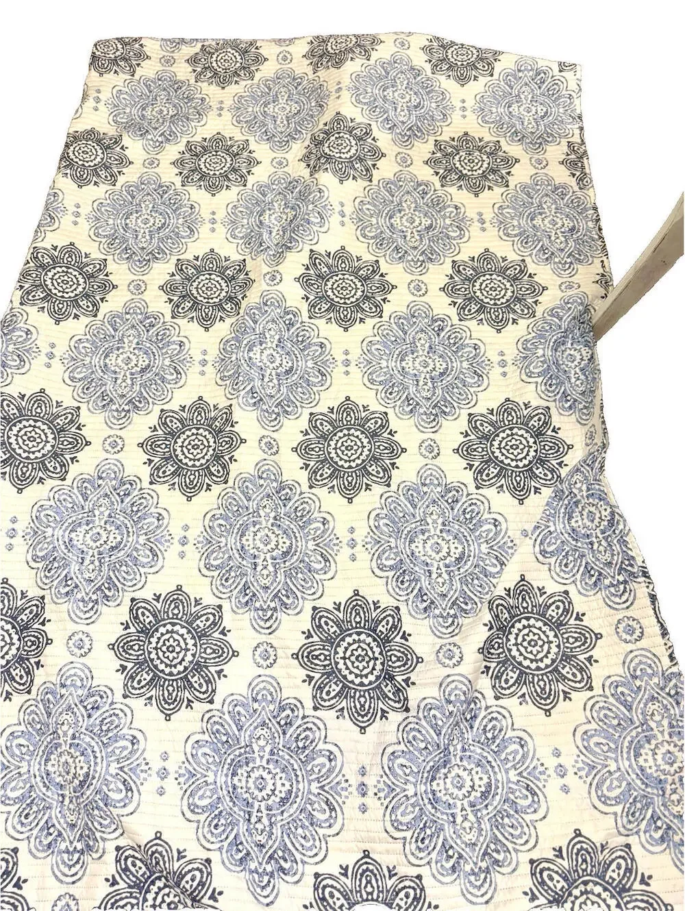 Freshhome Geometric reversible Blue and White Comforter Set with Sham: pre-owned
